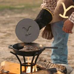 Lodge Yellowstone™ 8 Inch Round Seasoned Cast Iron “Power Y” Grill Press -Gourmet Grills 800X800 L8RFIP 3