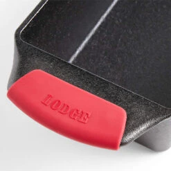 Lodge Loaf Pan W/ Silicone Grip 5 Lodge Loaf Pan W/ Silicone Grip -Gourmet Grills LodgeCstIrnLfPnWSlcnGrpROF21