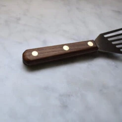 Smithey Ironware Spatula -Gourmet Grills OldSpat2 540x fa1e95dd 0be1 4ad2 b794 1e0c31e1420a
