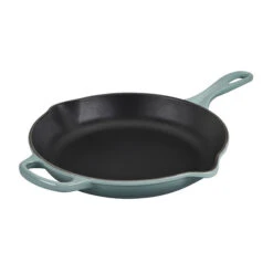 Le Creuset Signature Skillet - 10 1/4" 24 Le Creuset Signature Skillet - 10 1/4" -Gourmet Grills RS10345 LS2024 26717 LPR