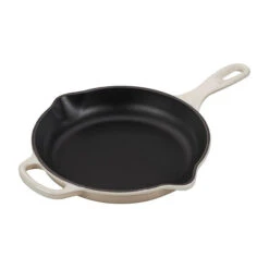 Le Creuset Signature Skillet - 9" 17 Le Creuset Signature Skillet - 9" -Gourmet Grills RS9074 LS2024 23716 LPR