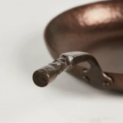 Smithey Ironware Deep Farmhouse Skillet -Gourmet Grills a 1 38 540x f8fef8b2 898a 45a2 b368 739b1030f239